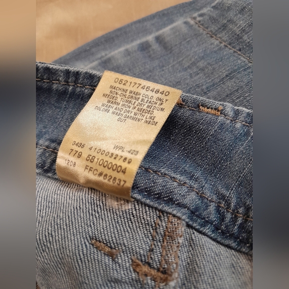 Woman's Levi's wide leg size 12 medium. - Picture 7 of 12